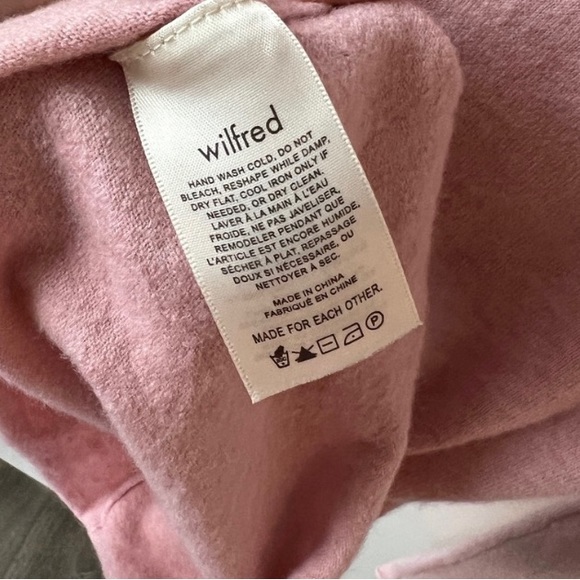 Aritzia Wilfred Darling Turtleneck Sweater - Picture 3 of 11